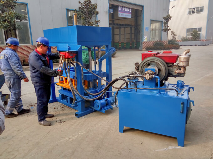 GiantLin Test QT4-30 diesel hydraulic interlocking paver making machine for Uganda customer